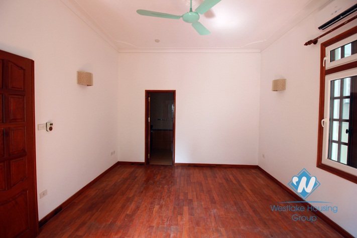 Unfurnished house with large courtyardfor rent in Tay Ho, Hanoi